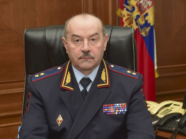 Лучше почетная отставка, чем высокая должность и хождение на допросы