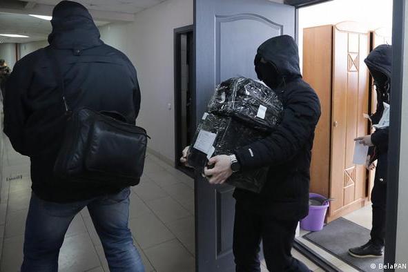 Результат сегодняшних 40 обысков в Москве и Петербурге: задержаны четверо