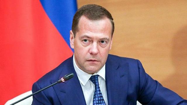 Медведев заявил о завершении «бурного романа европейцев с украинцами»
