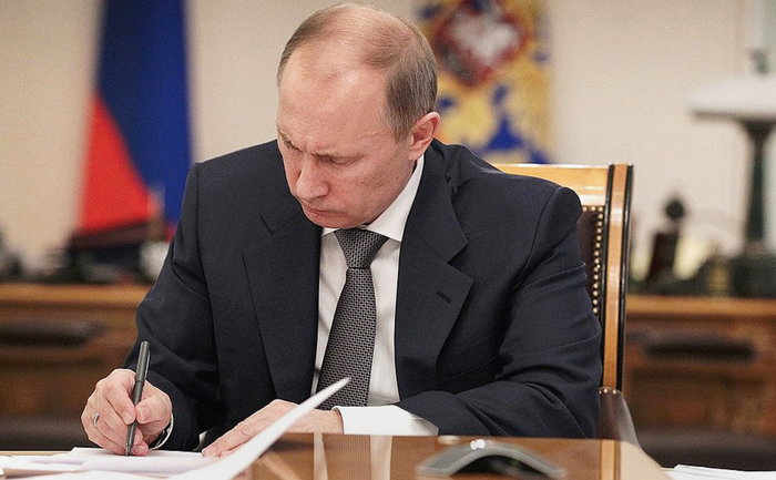 Путин подписал закон о запрете оплаты товаров и услуг криптовалютой