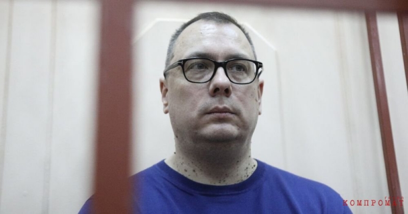 Заместитель руководителя Центрального таможенного управления и его соучастник из акцизной таможни Александр Алеев подвергнуты аресту при получении взятки в $50 тыс.