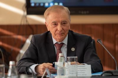 "У тебя есть два сына, за семью переживаешь или нет?".