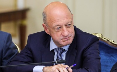 Депутаты в окружении врагов.