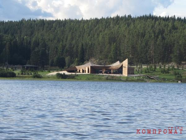 "Садовый дом" с отделкой из полудрагоценных камней, австрийская пивоварня, кухня на 600 кв. м, свои бычки для мраморного мяса и форель