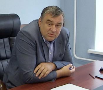 Юрий Ходько набивал карманы землей.