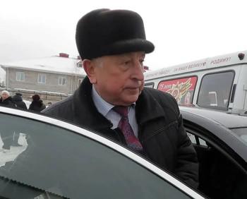 Домашний тиран, любящий людей.