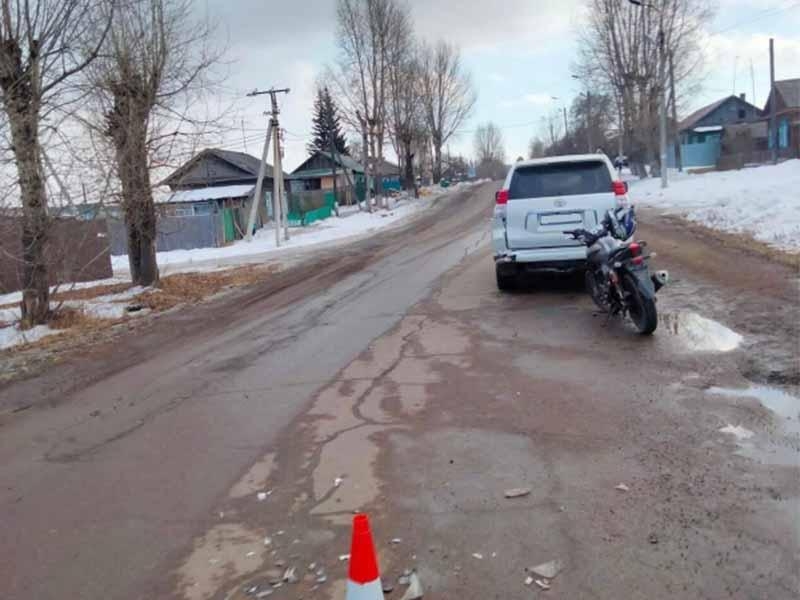 15-летний мотоциклист пострадал в столкновении с внедорожником в Карлуке