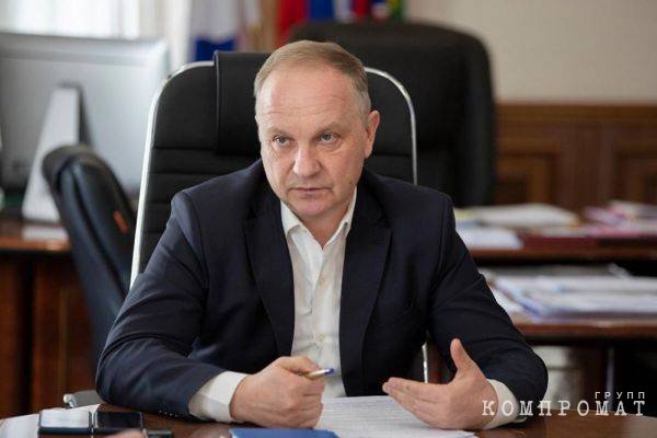 Предприниматель осужден к 4 годам колонии и штрафу в 62,5 млн руб. за посредничество в передаче взяток на 31 млн руб. экс-градоначальнику Владивостока Гуменюку