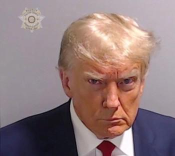 Арестантское фото экс-президента США Дональда Трампа.