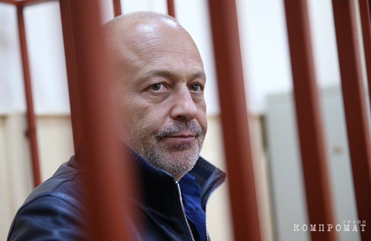 Получив 7,5 года, которые уже отсидел, экс-сенатор задержан в зале суда по новому делу &mdash; о хищении 359 млн руб. из банка "Таврический" в виде займов