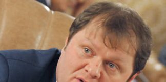 Средства РЖД просыпались в карьер