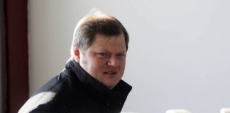 Замминистра закончил, откуда начал