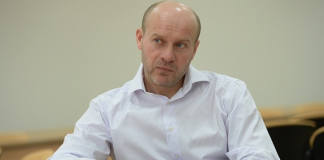 Партнер семьи Колесникова распылил активы «Аптеки «Классика» меж новыми организациями и получил требования на сотни миллионов
