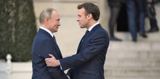 Макрон прилетел в Москву на переговоры с Путиным