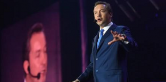 Основоположник финпирамиды Роман Василенко — в столице Великобритании, управление — под арестом в Питере за совершение мошеннических действий с 15 миллиардов руб. пайщиков