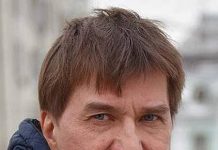 Юрий Бутусов