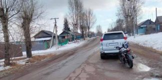 15-летний мотоциклист пострадал в столкновении с внедорожником в Карлуке