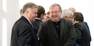 «Приятели из высоких сфер политики»