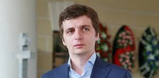Рядом со входом в исподнюю: как Мазараки «подбирают» рынок