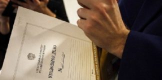 Директора томского медцентра подозревают в организации незаконной миграции