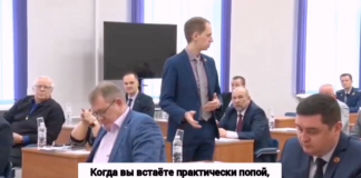 «Это некорректно». Железногорский депутат отчитал журналистов за «попы» перед его лицом