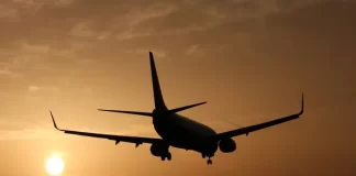 На юге Китая рухнул пассажирский Boeing 737. На его борту находились 132 человека