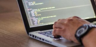 Почти 50% айтишников Красноярского края готовы уехать