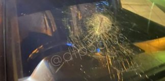 В иркутском Ново-Ленино трое мужчин с топорами нападали на людей и машины