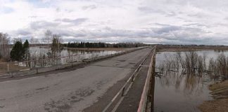 В Томской области идёт строительство моста через реку Яя