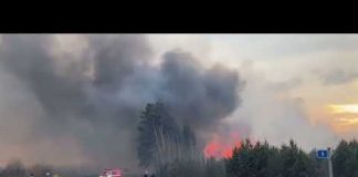 Пожар уничтожил 20 домов и перекинулся на лес в Минусинском районе. Видео