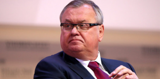 Андрей Костин предложил Мишустину присоединить к ВТБ еще два муниципальных банка