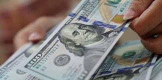Центральный банк разрешил россиянам брать наличную валюту в банках