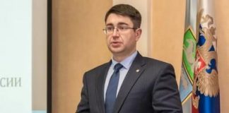 Взятку Юрий Еремеев уложил на загородном участке.