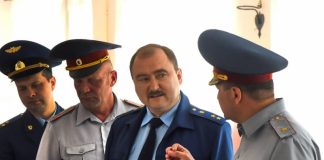 Бывший прокурор высвободит квартиру, но не камеру