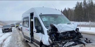 Лесовоз и маршрутка столкнулись в Братске, четверо пострадало