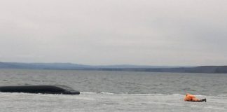 Лодка с пассажирами перевернулась на Иркутском водохранилище
