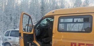 «Нива Шевроле» и микроавтобус с детьми попали в ДТП в Прибайкалье