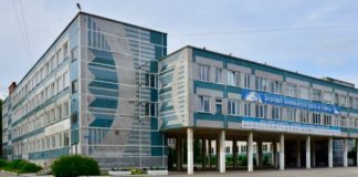 Тело 8-классницы нашли в туалете Новосибирской гимназии