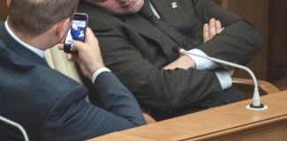 Уже не до политики, а сахар пока есть. Сессия Заксобрания Прибайкалья: онлайн Бабра