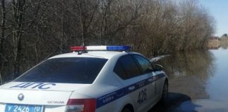В томской деревне Эушта улицу перекрыли из-за перелива дороги