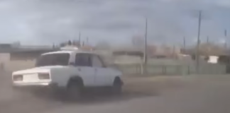 В Хакасии пьяный водитель на ходу выпрыгнул из машины, бросив в ней женщину с младенцем