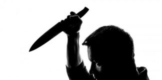 Житель Железногорска убеждает полицию, что его друг сам попросил зарезать его