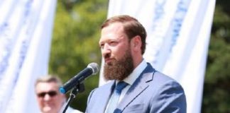 Максим Щепакин схоронил нажитое на кладбище.