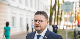 Депутат Ярославской областной думы сдал госслужащих, кому передал 15,5 млн руб. взяток за заключение государственных контрактов на приобретение жилища для детишек-сирот
