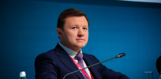 Заместитель Собянина Владимир Ефимов сделал королевский подарок шефу за экономный счет
