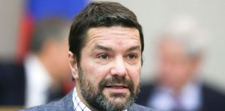 «Нелегальная» супруга главу пресс-службы Зюганова, парламентария Государственной Думы от компартии обладает виллой на озере Комо в Италии, пасынки обучаются в Англии и США