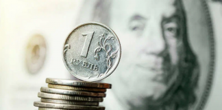 Стоимость американской валюты на ММВБ упал до 65 рублей. В первый раз с февраля 2020 года