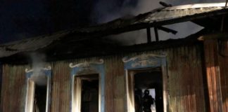 Два человека заживо сгорели на даче под Новосибирском