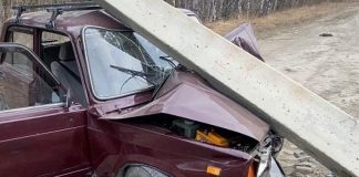 Пьяный водитель ВАЗ снёс столб под Шелеховом