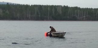 Трое в лодке перевернулись на Ангаре в Братском районе